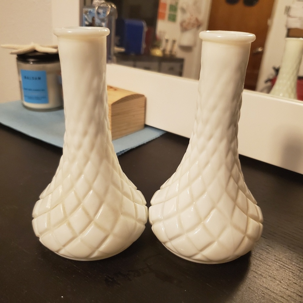 White flower vase decorational set